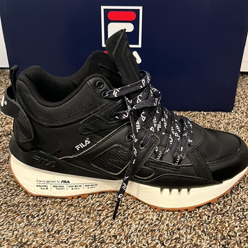 Fila sneakers size 10 - Picture 4 of 8